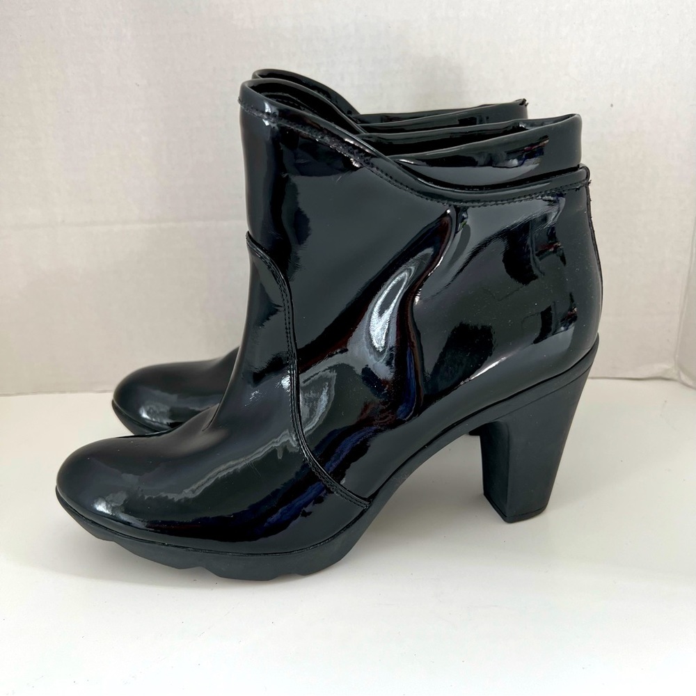 New! AQUATALIA Patent Leather Boots 9